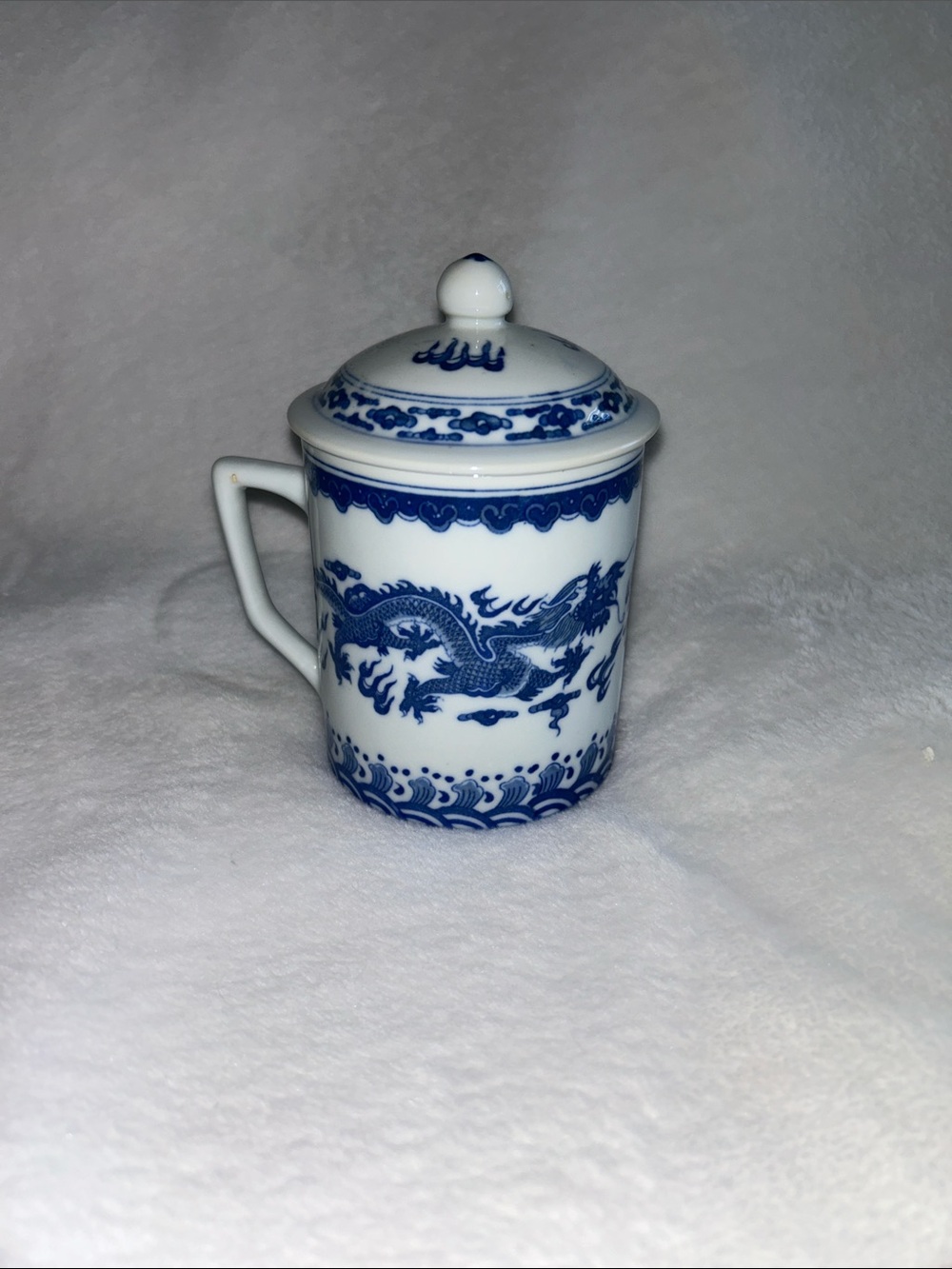 Vintage Chinese Porcelain Tea Mug w/Steeping Lid Blue & White Dragon Design
